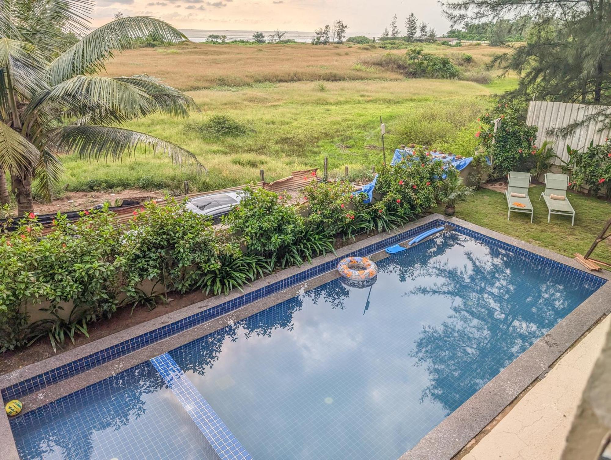 Beach Villa Morjim Exterior photo