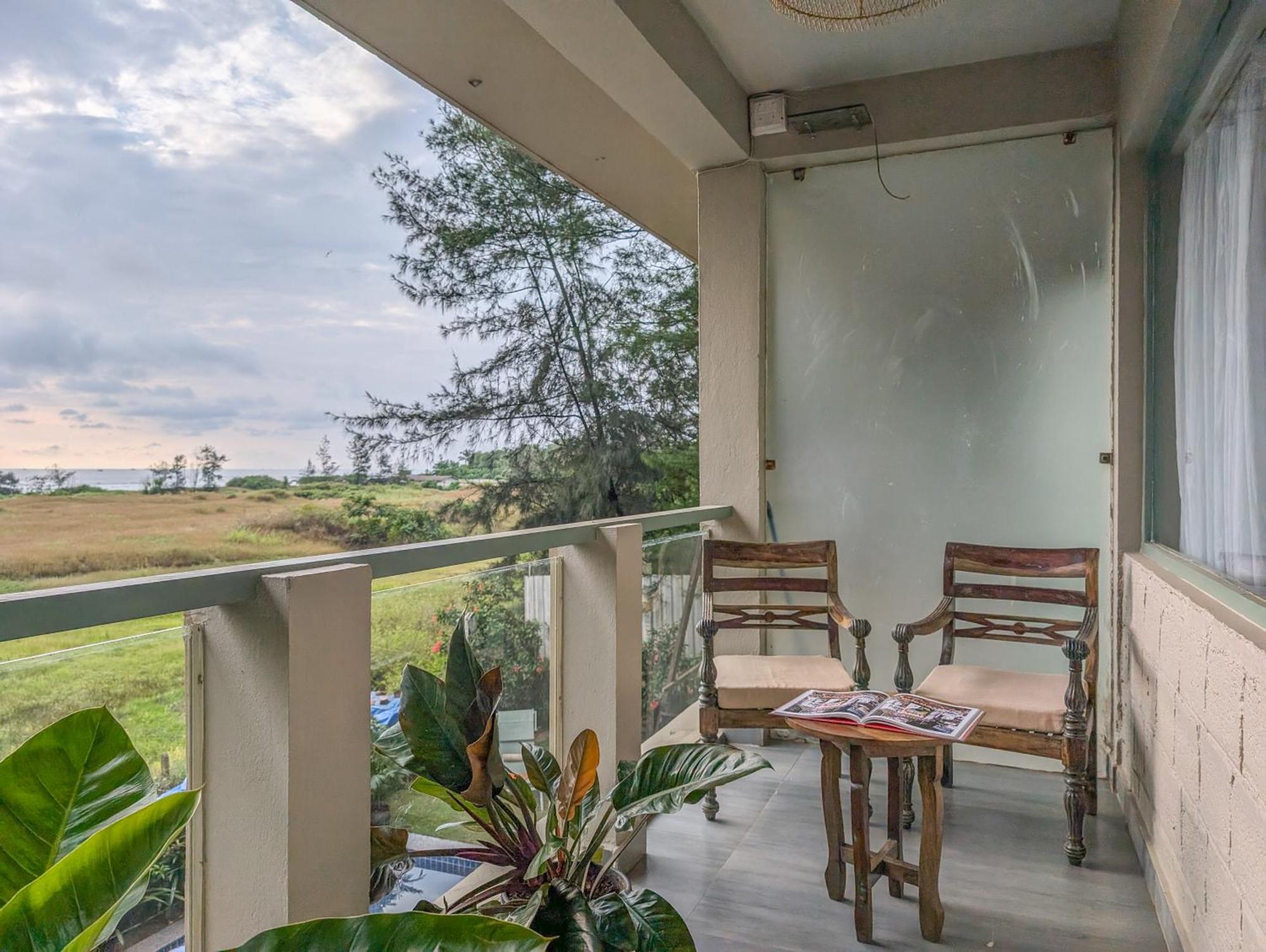 Beach Villa Morjim Exterior photo