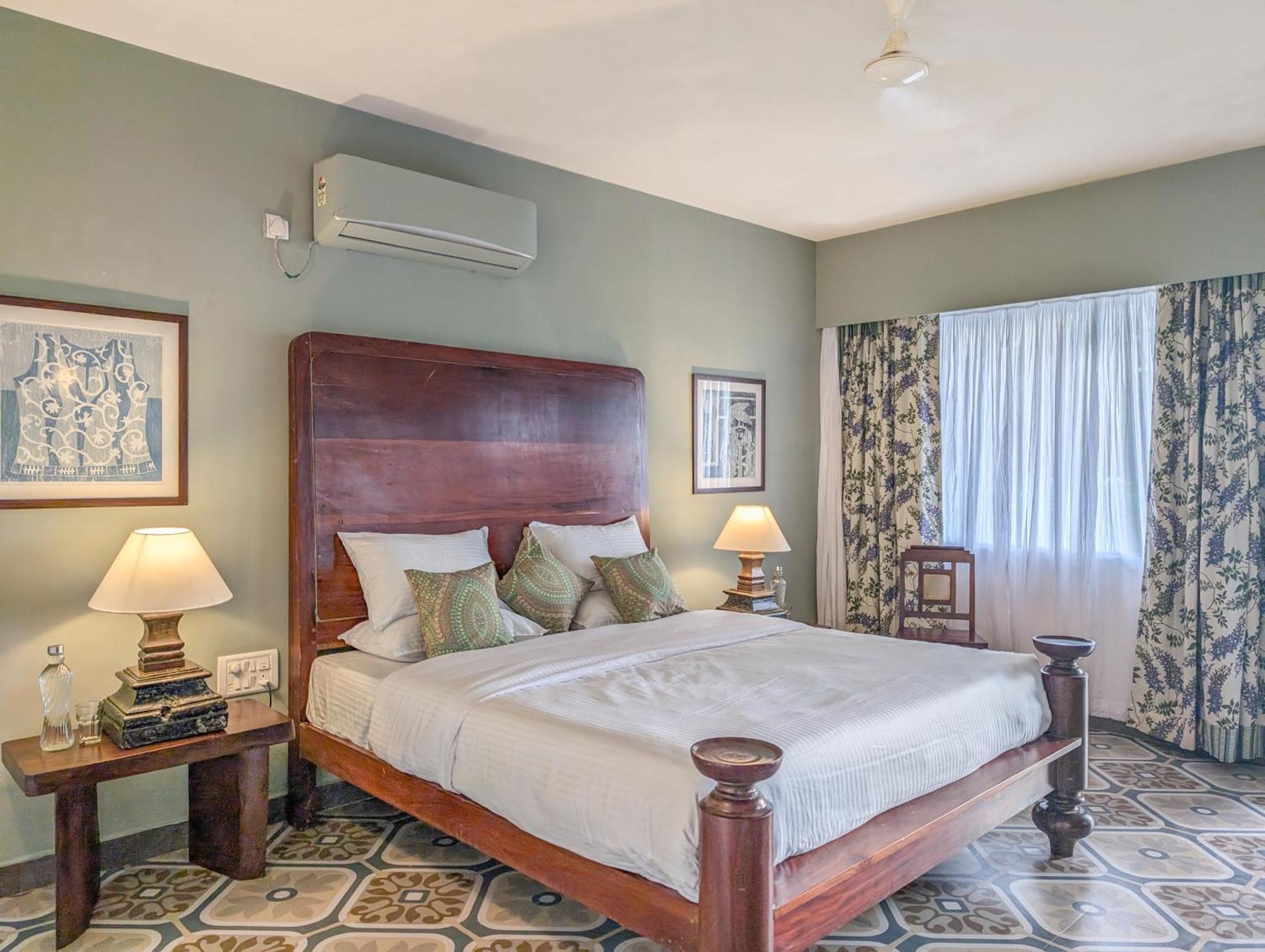 Beach Villa Morjim Exterior photo